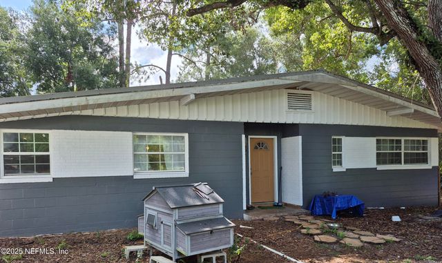 282 BYRD Road, Crescent City, FL 32112