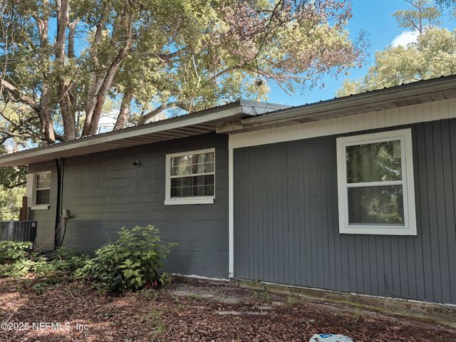 282 BYRD Road, Crescent City, FL 32112