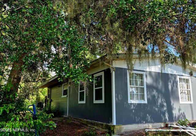 282 BYRD Road, Crescent City, FL 32112
