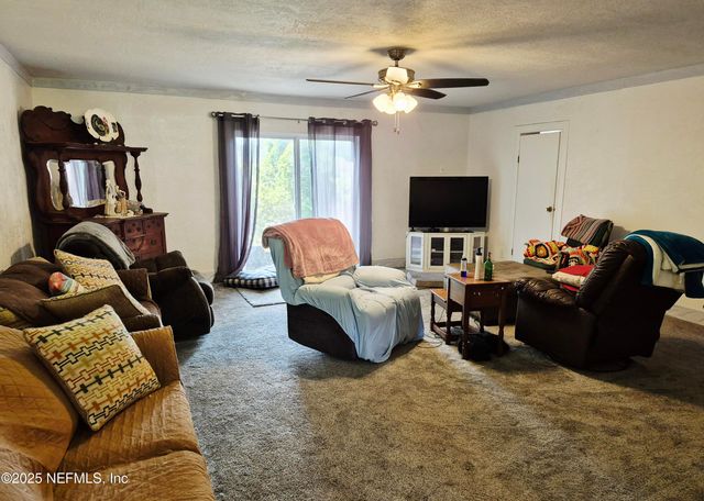 282 BYRD Road, Crescent City, FL 32112