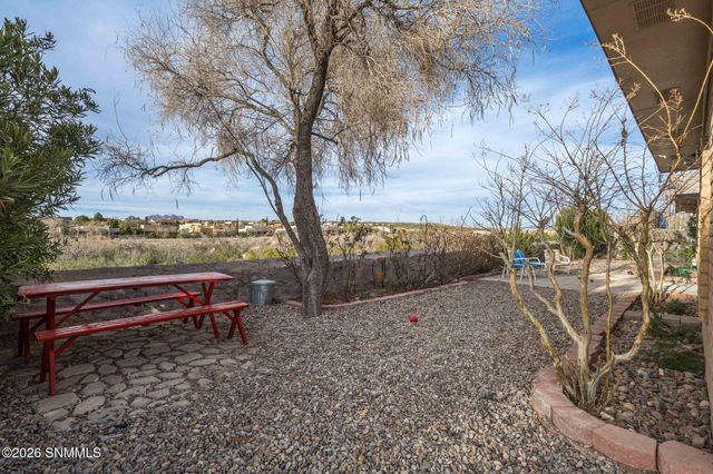2303 Uranus Avenue, Las Cruces, NM 88012