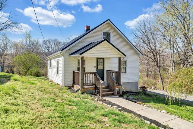 105 Mamie AVE, Rocky Mount, VA 24151