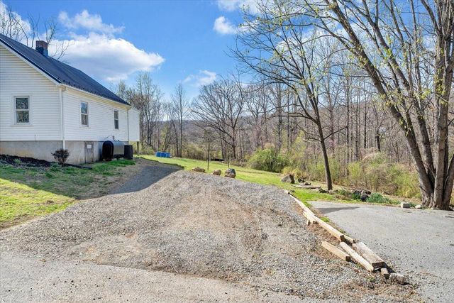 105 Mamie AVE, Rocky Mount, VA 24151