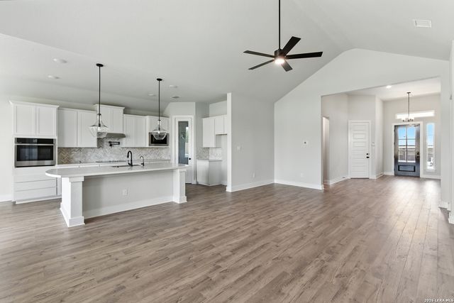 165 Mountain Oak, Castroville, TX 78009