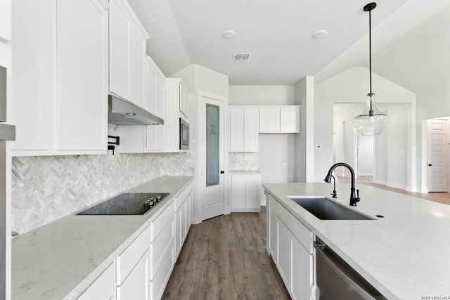 165 Mountain Oak, Castroville, TX 78009