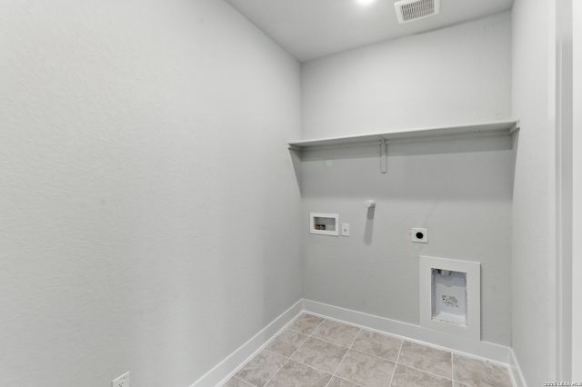 165 Mountain Oak, Castroville, TX 78009