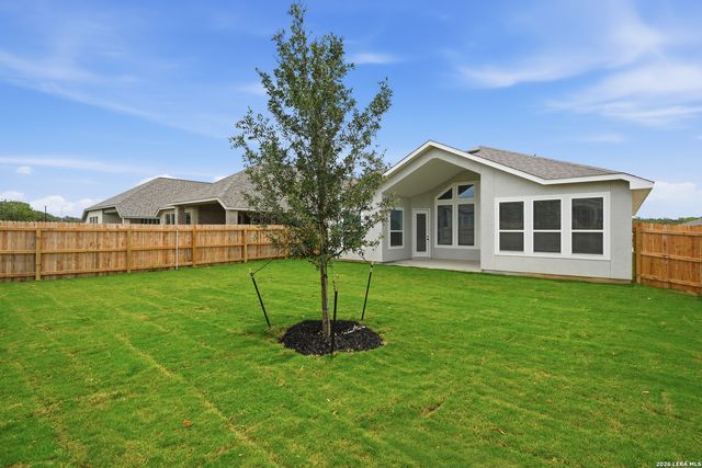 165 Mountain Oak, Castroville, TX 78009