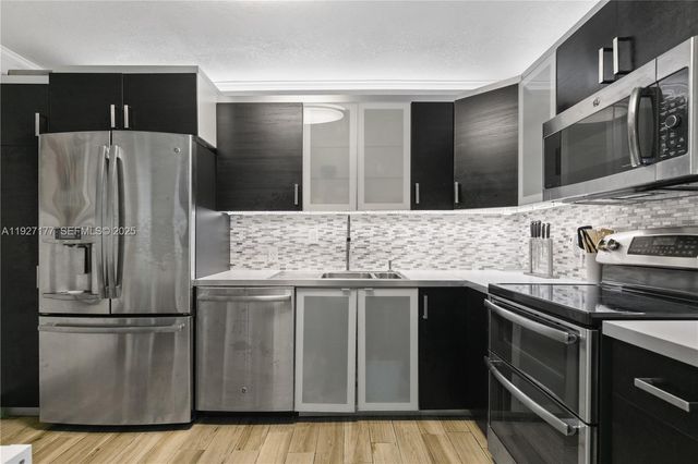 100 Bayview Dr 625, Sunny Isles Beach, FL 33160