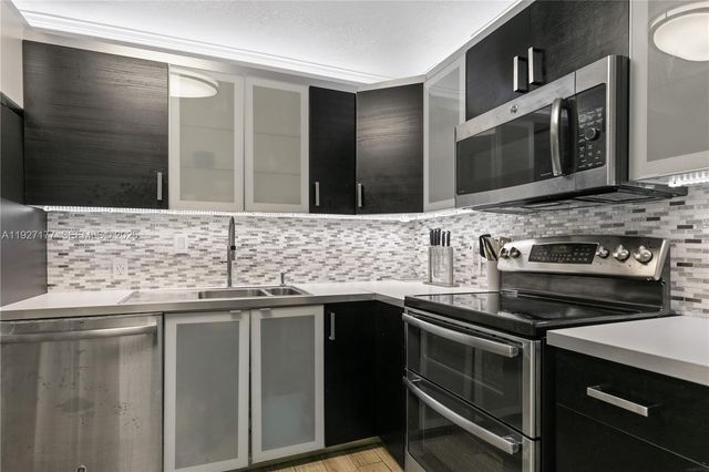 100 Bayview Dr 625, Sunny Isles Beach, FL 33160