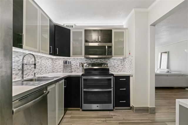 100 Bayview Dr 625, Sunny Isles Beach, FL 33160