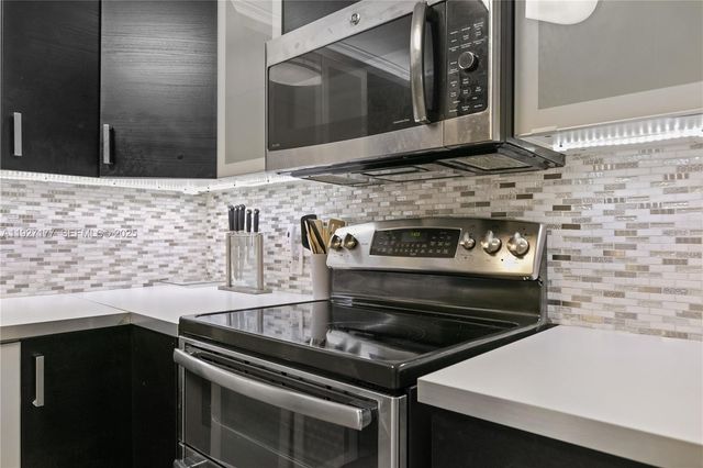 100 Bayview Dr 625, Sunny Isles Beach, FL 33160