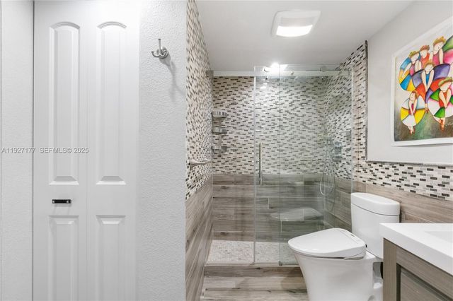 100 Bayview Dr 625, Sunny Isles Beach, FL 33160