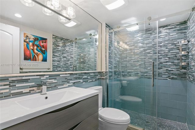 100 Bayview Dr 625, Sunny Isles Beach, FL 33160