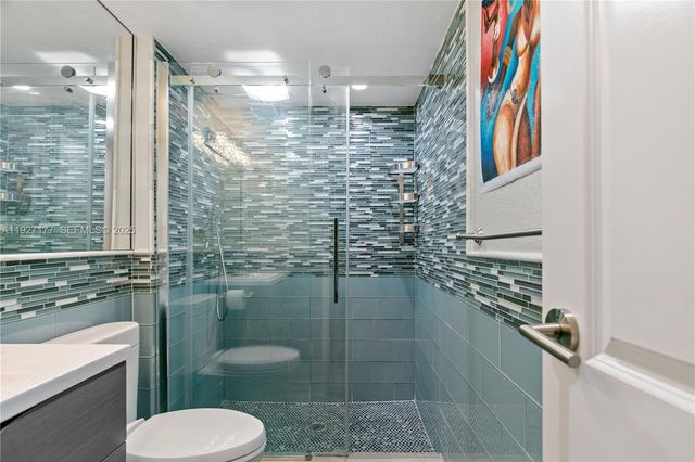 100 Bayview Dr 625, Sunny Isles Beach, FL 33160