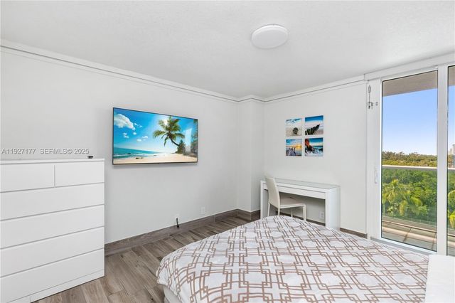 100 Bayview Dr 625, Sunny Isles Beach, FL 33160