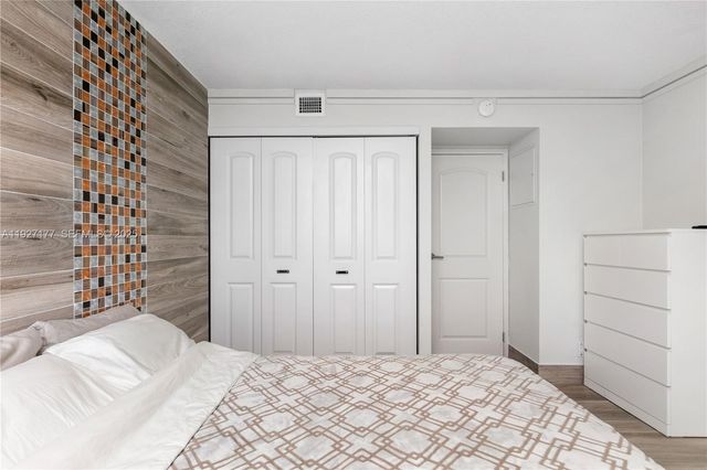 100 Bayview Dr 625, Sunny Isles Beach, FL 33160