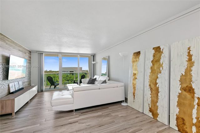 100 Bayview Dr 625, Sunny Isles Beach, FL 33160