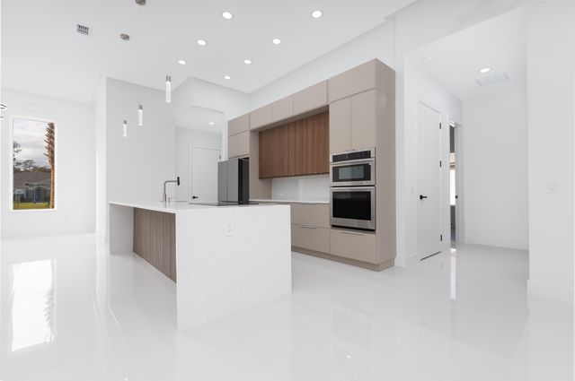 9 Edison Lane, Palm Coast, FL 32164