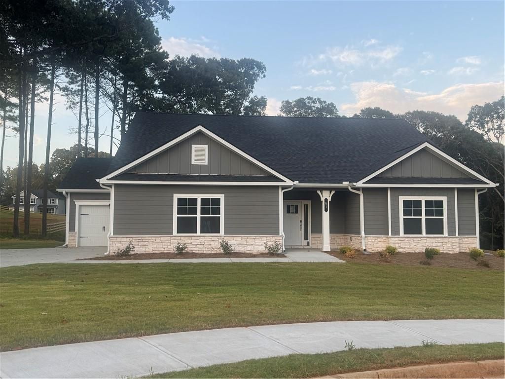 61 Crab Orchard Way, Pendergrass, GA 30567