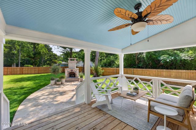 404 S Bodenheimer Street, Saint Helena, NC 28425