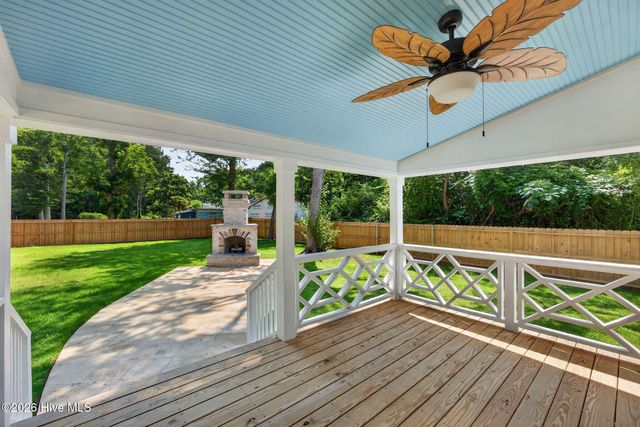 404 S Bodenheimer Street, Saint Helena, NC 28425