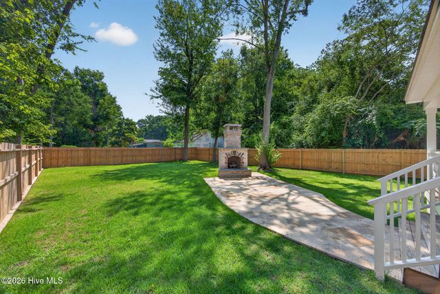 404 S Bodenheimer Street, Saint Helena, NC 28425
