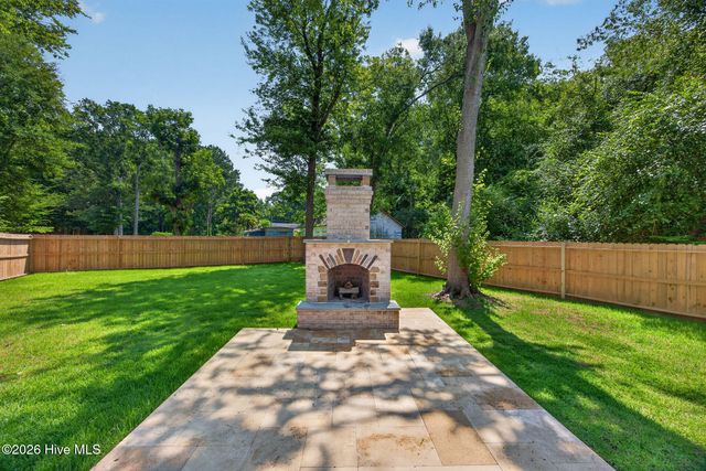 404 S Bodenheimer Street, Saint Helena, NC 28425
