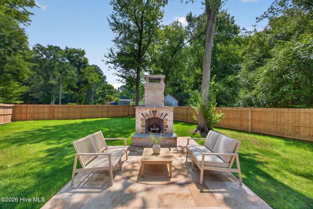 404 S Bodenheimer Street, Saint Helena, NC 28425