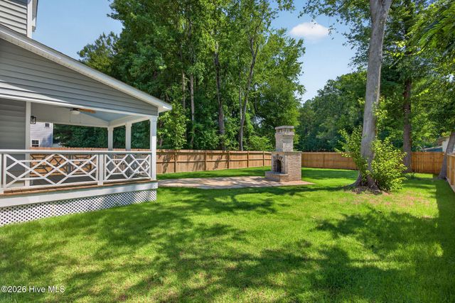 404 S Bodenheimer Street, Saint Helena, NC 28425