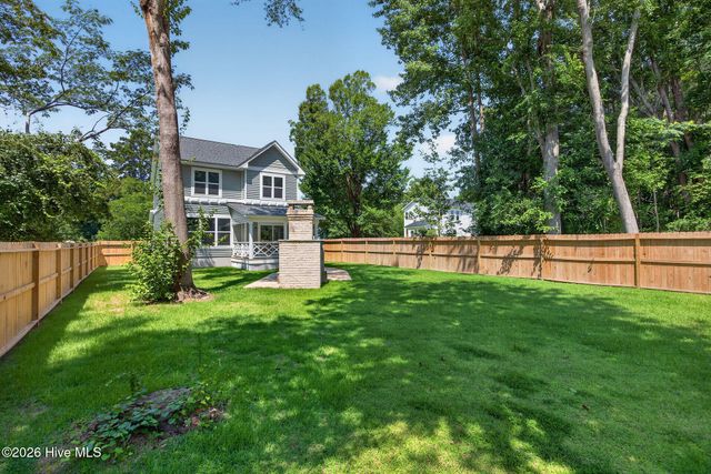 404 S Bodenheimer Street, Saint Helena, NC 28425