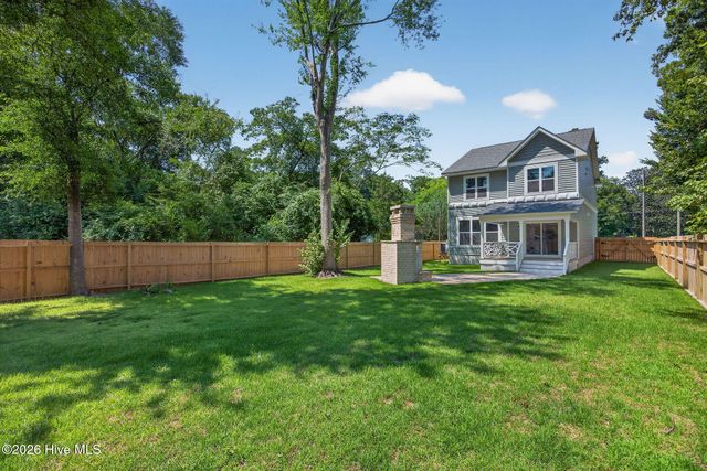 404 S Bodenheimer Street, Saint Helena, NC 28425