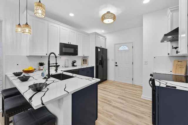 445 N 39th STREET, Milwaukee, WI 53208