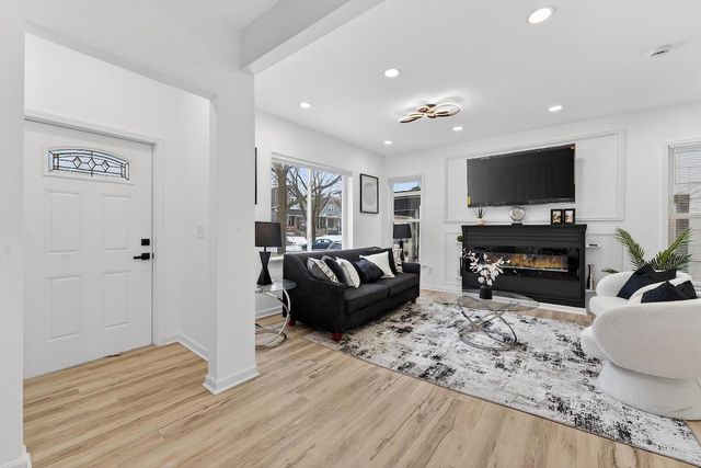 445 N 39th STREET, Milwaukee, WI 53208