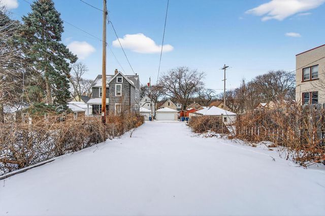 445 N 39th STREET, Milwaukee, WI 53208