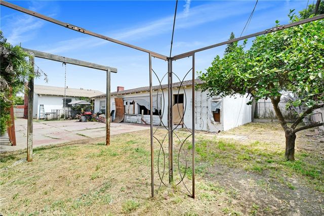 1122 W 124th Street, Los Angeles, CA 90044