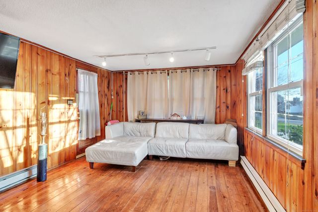 12 Hale Road, East Hampton, CT 06424