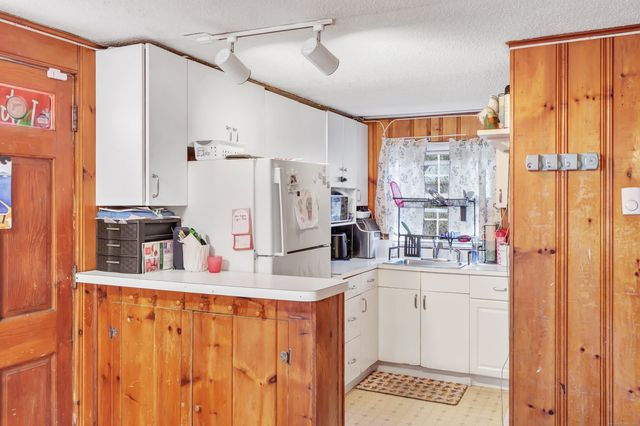 12 Hale Road, East Hampton, CT 06424