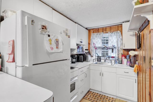 12 Hale Road, East Hampton, CT 06424