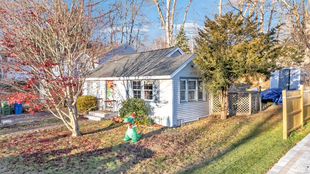 12 Hale Road, East Hampton, CT 06424