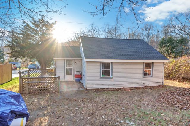 12 Hale Road, East Hampton, CT 06424