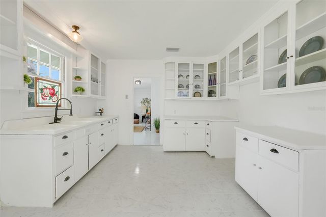 504 E CITRUS AVE, Eustis, FL 32726