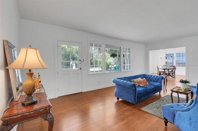504 E CITRUS AVE, Eustis, FL 32726