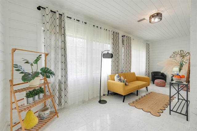 504 E CITRUS AVE, Eustis, FL 32726