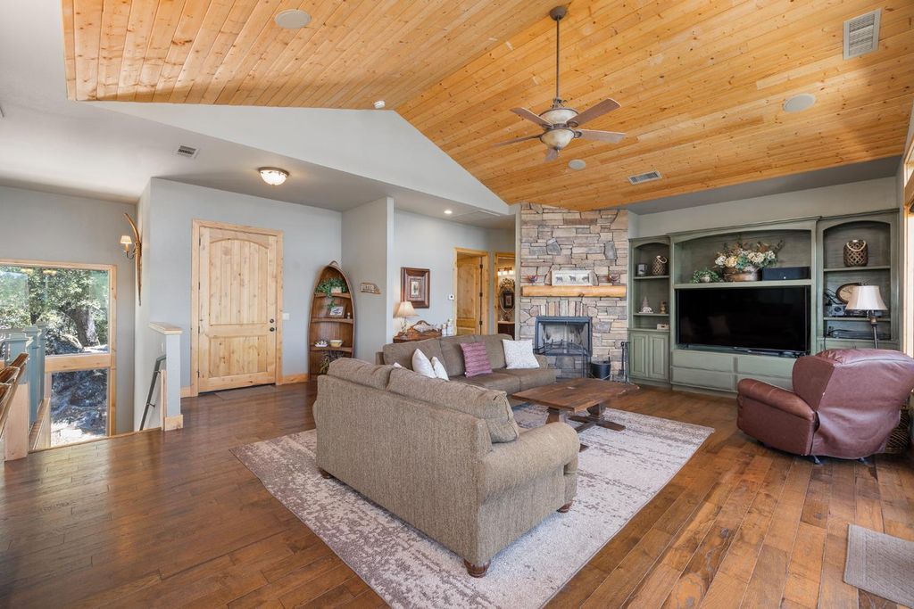 Image 13 of property listing at 39828 Granite Ridge Lane, Bass Lake, CA 93604