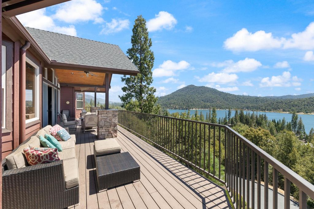 Image 2 of property listing at 39828 Granite Ridge Lane, Bass Lake, CA 93604