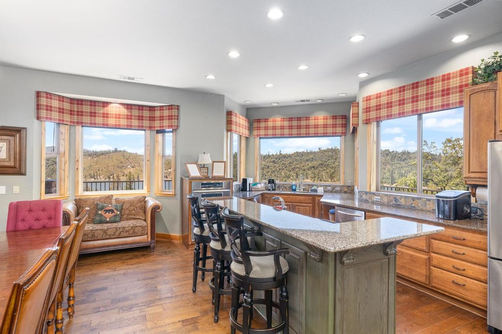 Image 20 of property listing at 39828 Granite Ridge Lane, Bass Lake, CA 93604