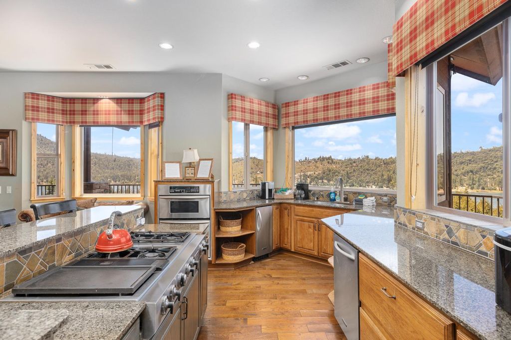 Image 22 of property listing at 39828 Granite Ridge Lane, Bass Lake, CA 93604