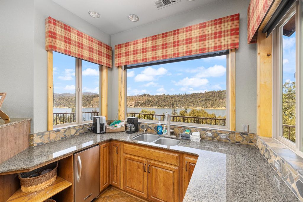 Image 23 of property listing at 39828 Granite Ridge Lane, Bass Lake, CA 93604