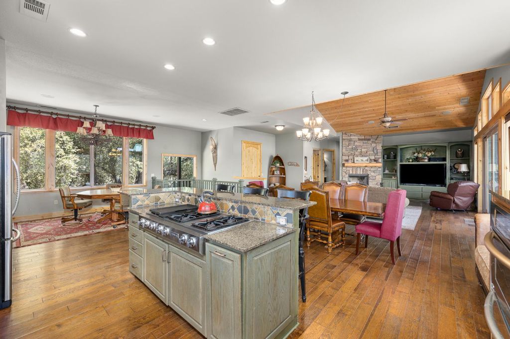 Image 25 of property listing at 39828 Granite Ridge Lane, Bass Lake, CA 93604