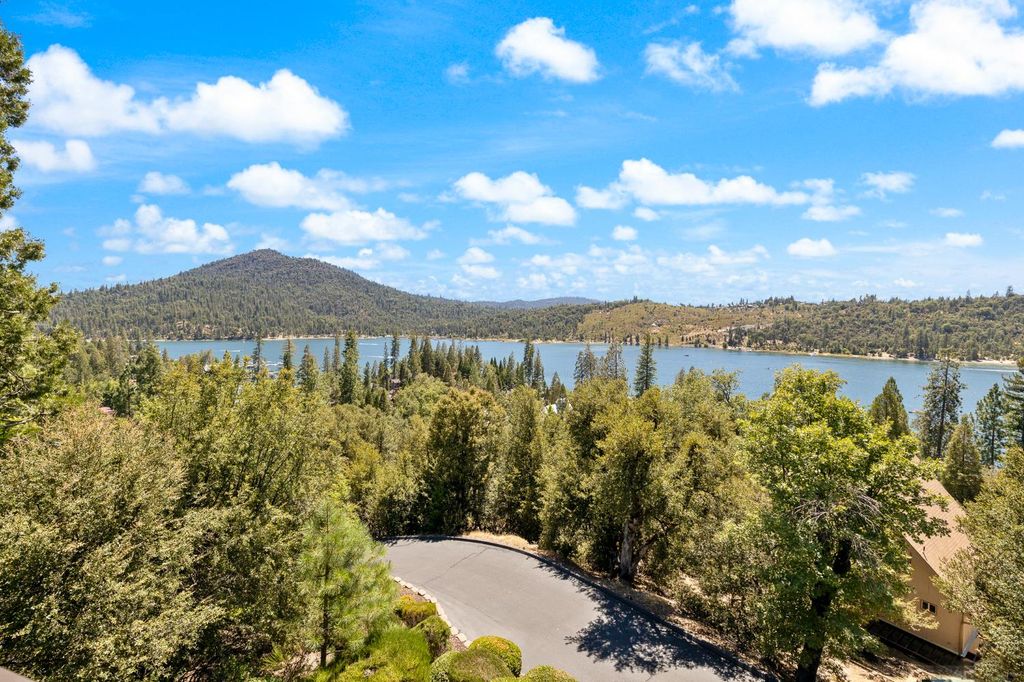 Image 40 of property listing at 39828 Granite Ridge Lane, Bass Lake, CA 93604
